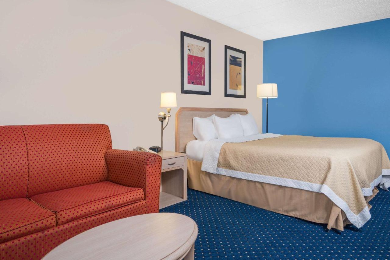 Days Inn Hotel & Conference Center La Crosse Exterior photo